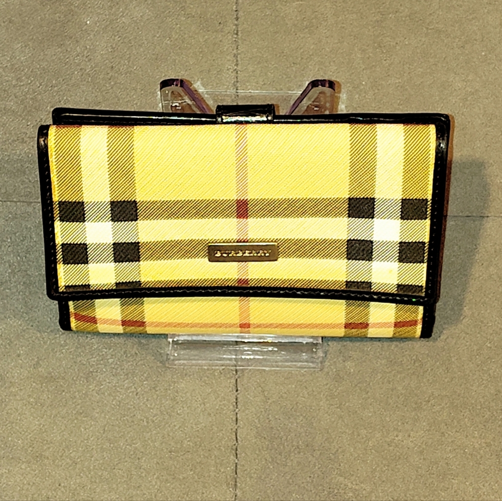 BURBERRY VINTAGE NOVA CHECK COATED CANVAS & PATENT LEATHER BI-FOLD SNAP WALLET - Picture 10 of 17